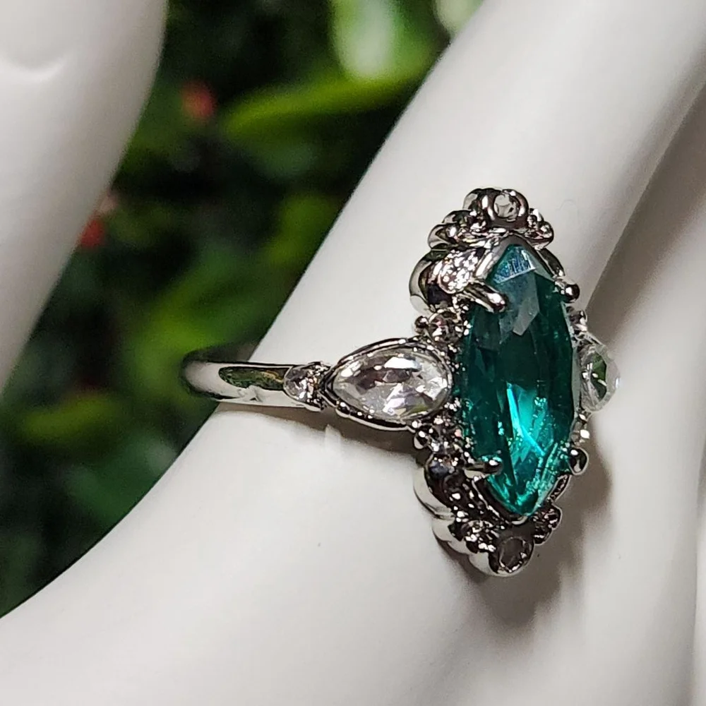 Women's Silver Green Ring Size 8